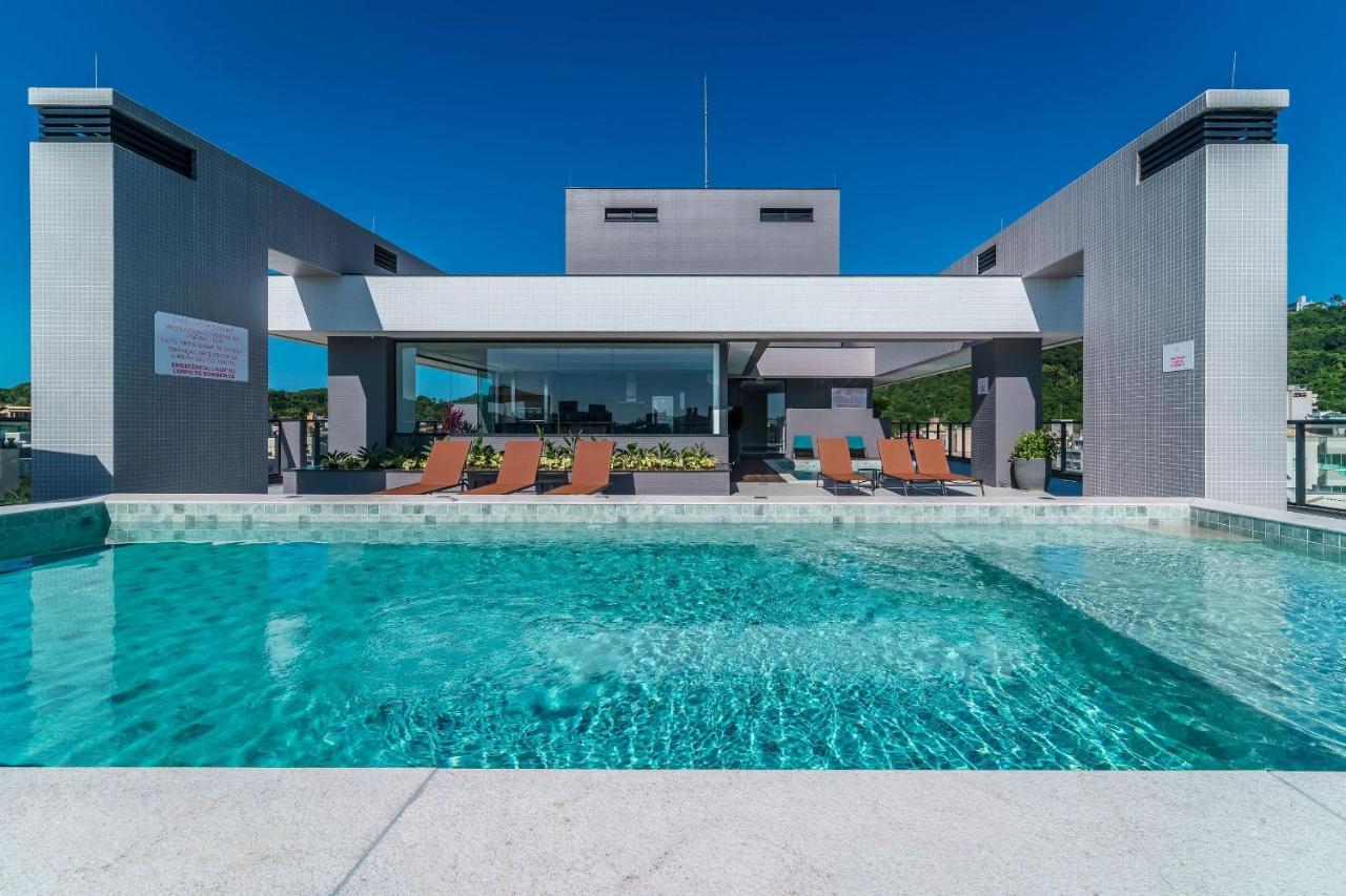 Adra 106 - Apartamento No Centro De Bombinhas - Rooftop Com Piscina E Academia - A Poucos Metros Da Praia - Dış mekan fotoğraf